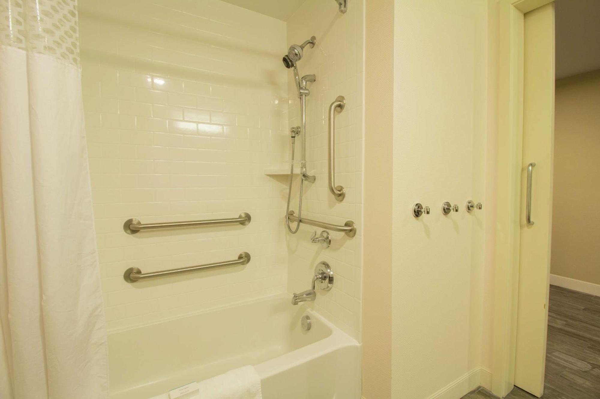 Hampton Inn & Suites Cazenovia, Ny Extérieur photo